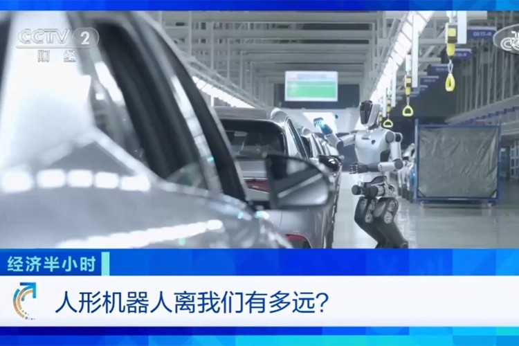 中央电视台《经济半小时》栏目对U8集团机器人的专题报道