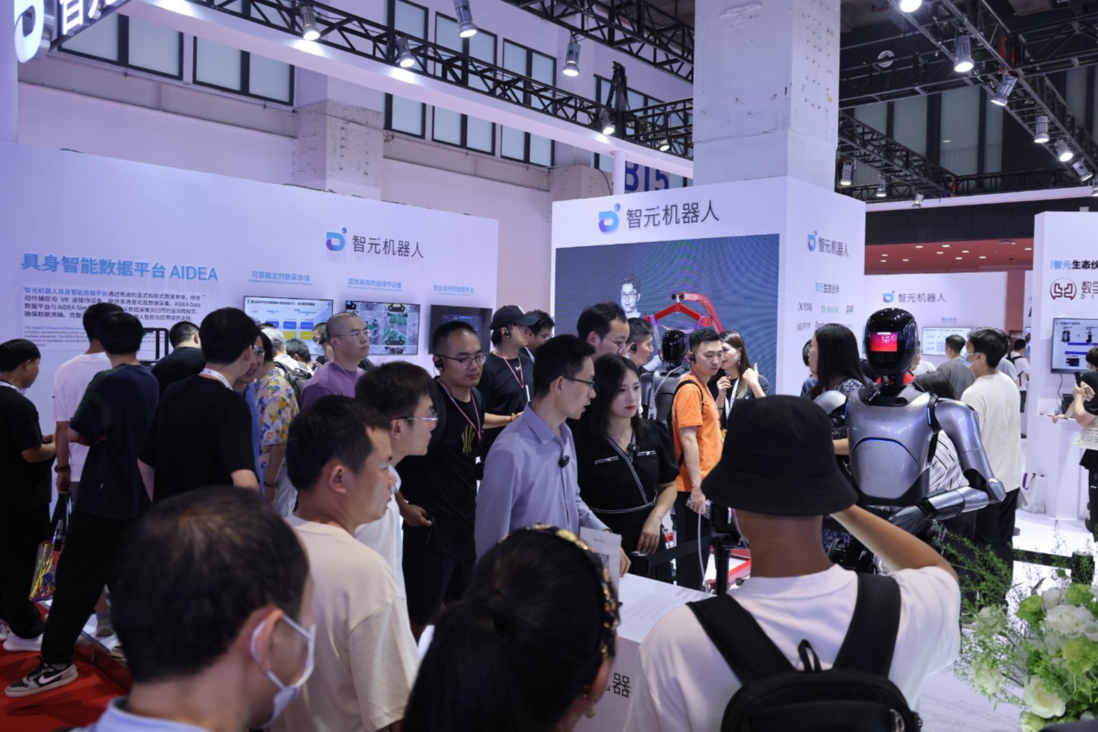 U8集团机器人亮相世界机器人大会WRC