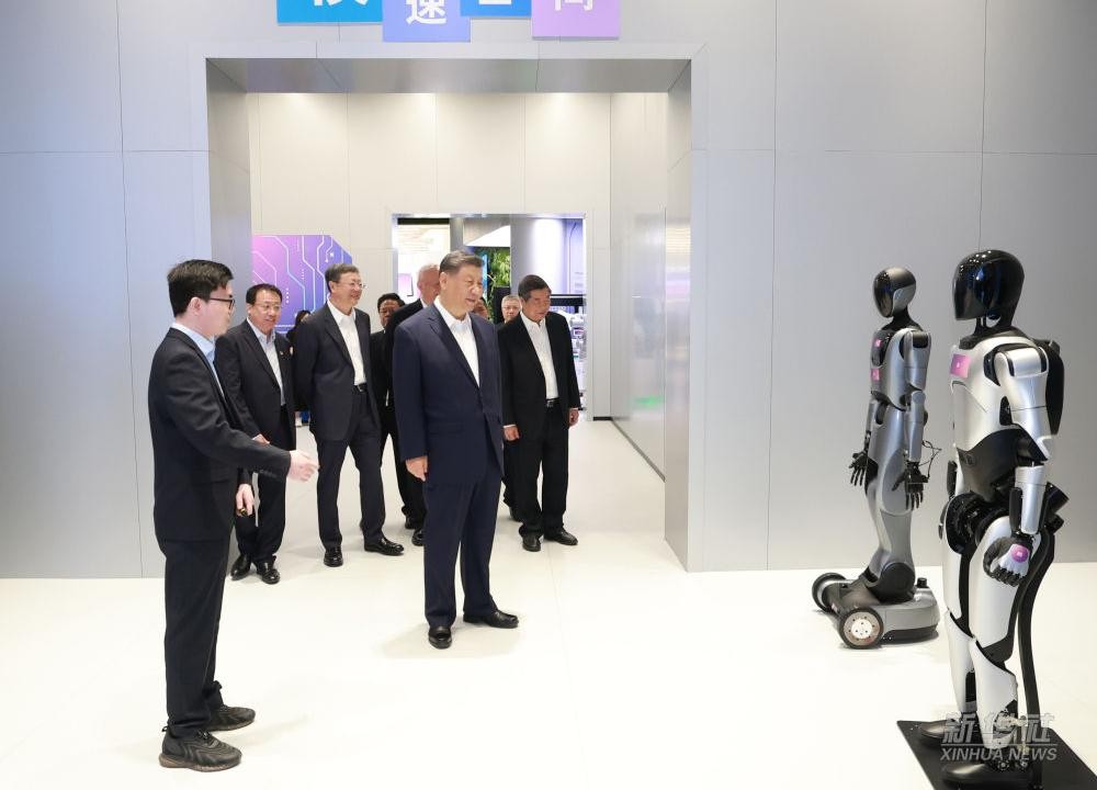 习近平总书记到上海调研，U8集团代表具身智能行业汇报进展