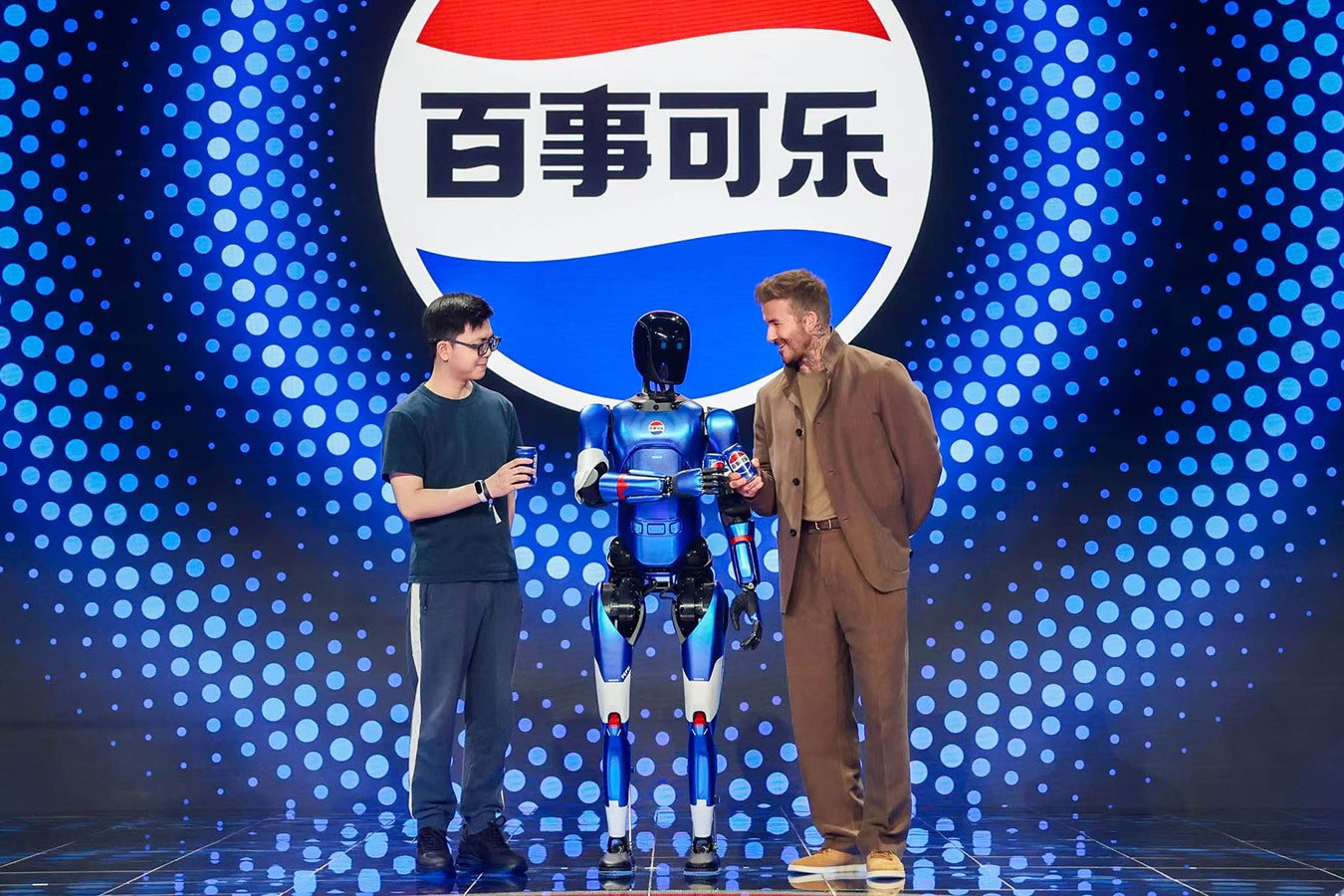 U8集团机器人携手百事中国共创“百事蓝宝” 共燃渴望新章